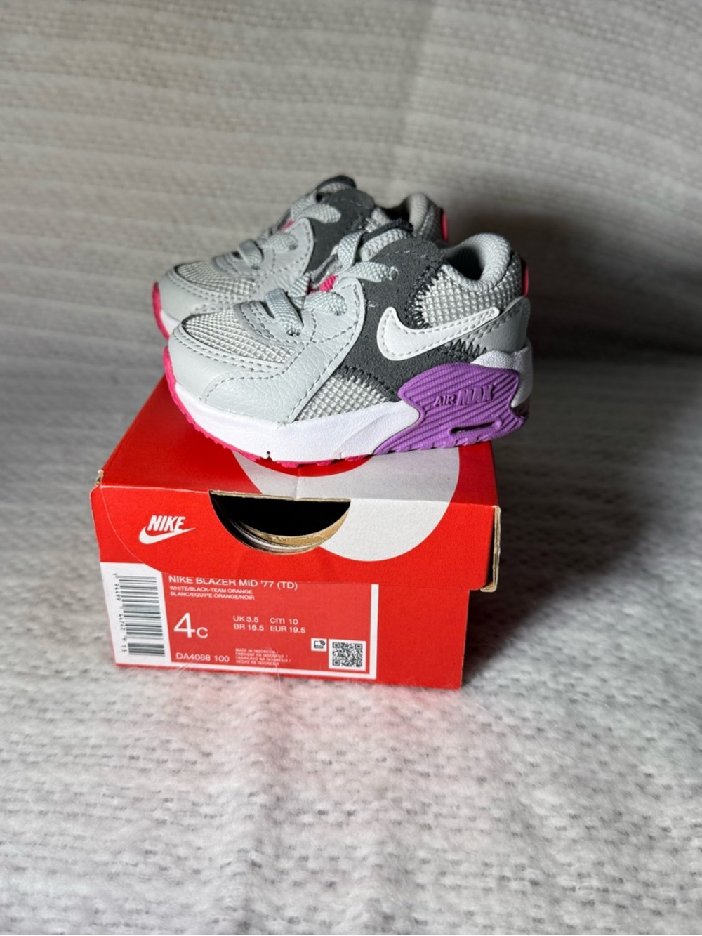 Nike Air Max toddler sneakers 💕
Size 4C 
NEVER WORN